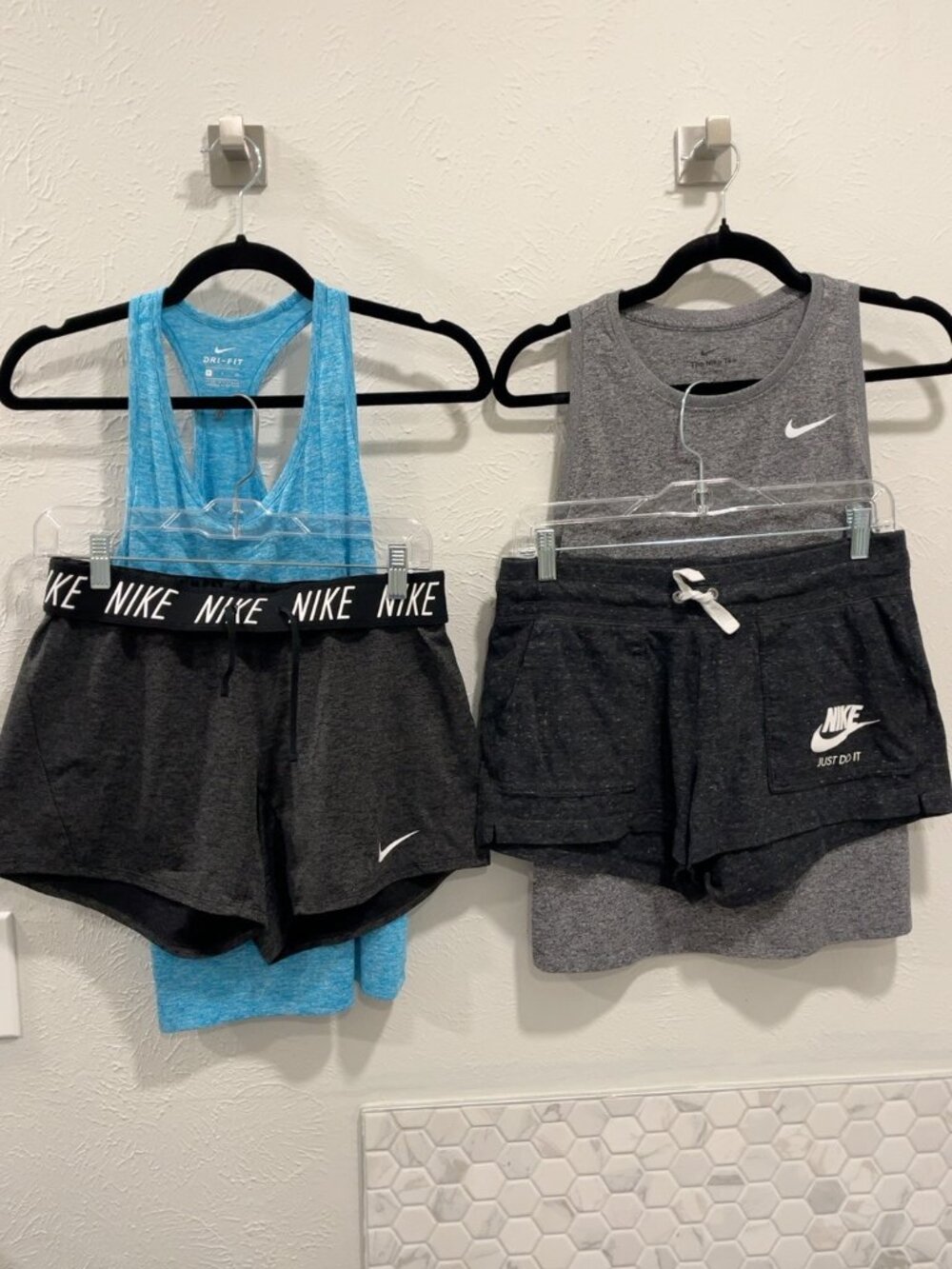 Nike Women's 4-Piece Athletic Workout Bundle Tank Tops & Shorts S/M